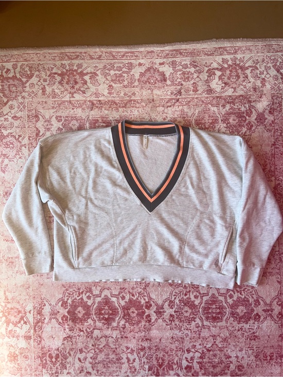 FP Movement by Free People Sweaters - FP Movement by Free People Gray V-Neck Cropped Pullover with Gray and Coral Trim